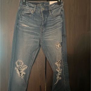 American eagle low rise Tomgirl jeans